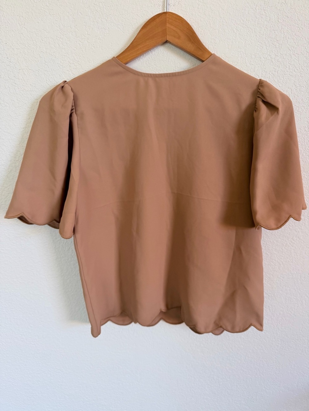Express Scallop Hem Short Sleeve Blouse in Tan